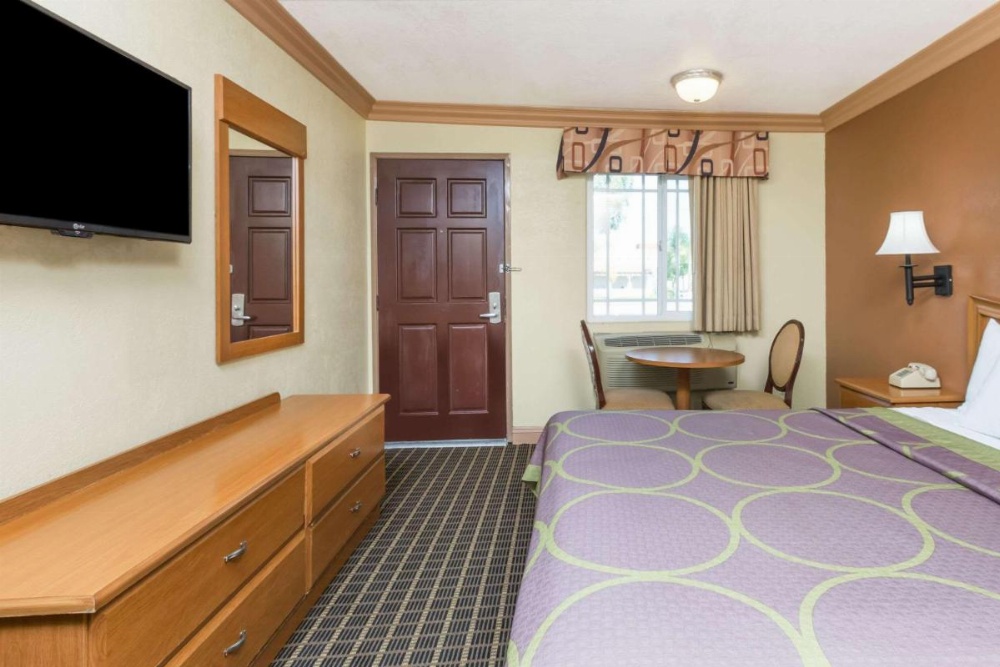 Queen Room with Two Queen Beds - Smoking